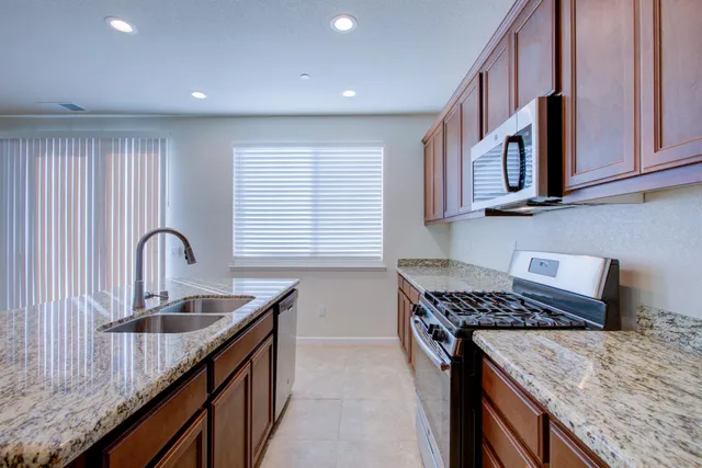 $569,950 | 3105 Lake Hill Court, Modesto, CA 95355