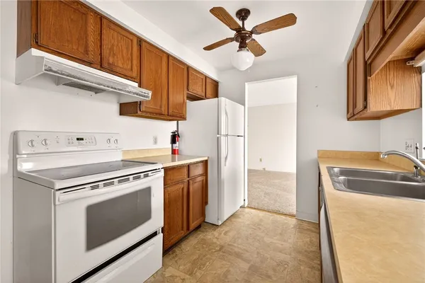 $194,900 | 9 Hollingham Rise, Perinton, NY 14450