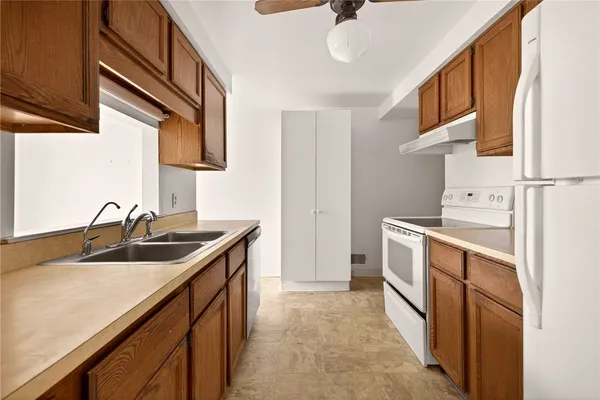 $194,900 | 9 Hollingham Rise, Perinton, NY 14450