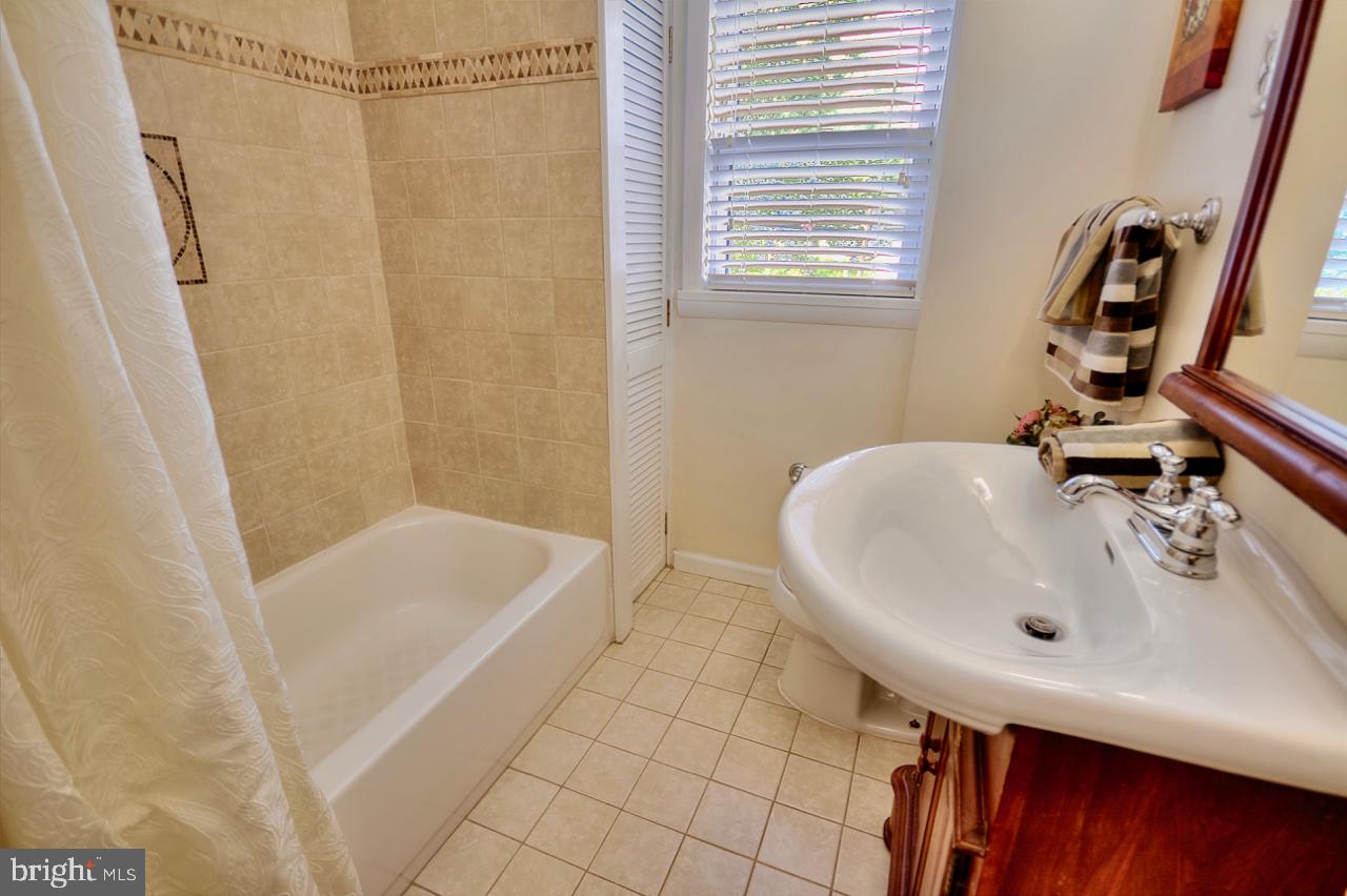 409 Achille Road Havertown, PA 19083 - Photo 17 of 20