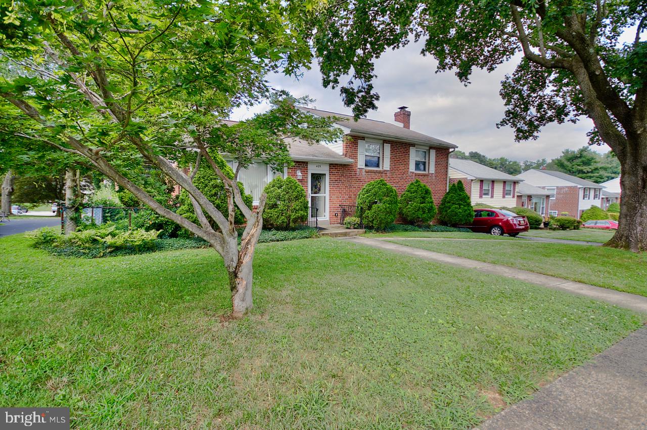 409 Achille Road Havertown, PA 19083 - Photo 3 of 20