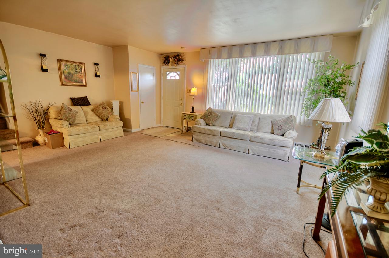 409 Achille Road Havertown, PA 19083 - Photo 4 of 20