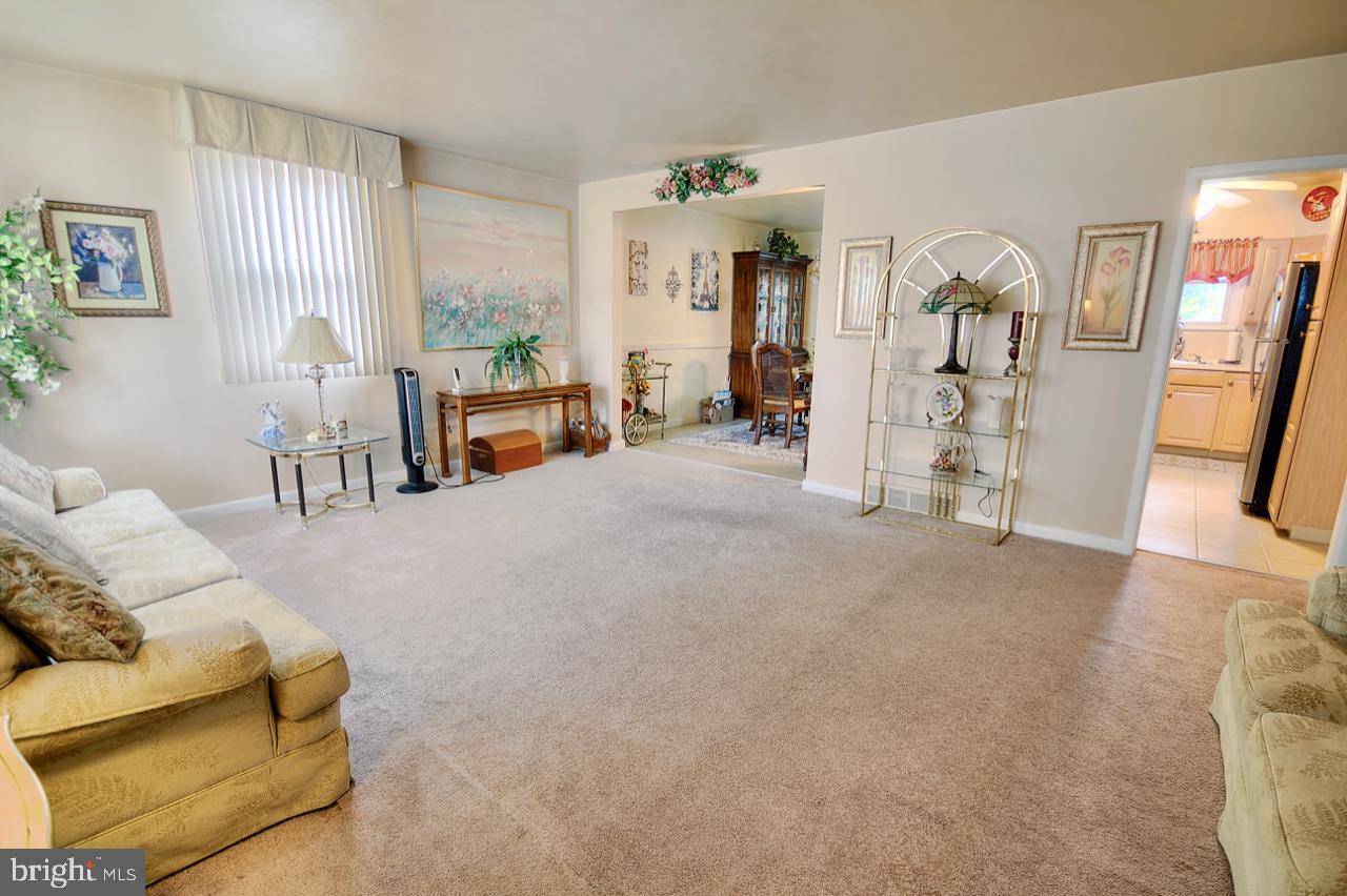 409 Achille Road Havertown, PA 19083 - Photo 5 of 20
