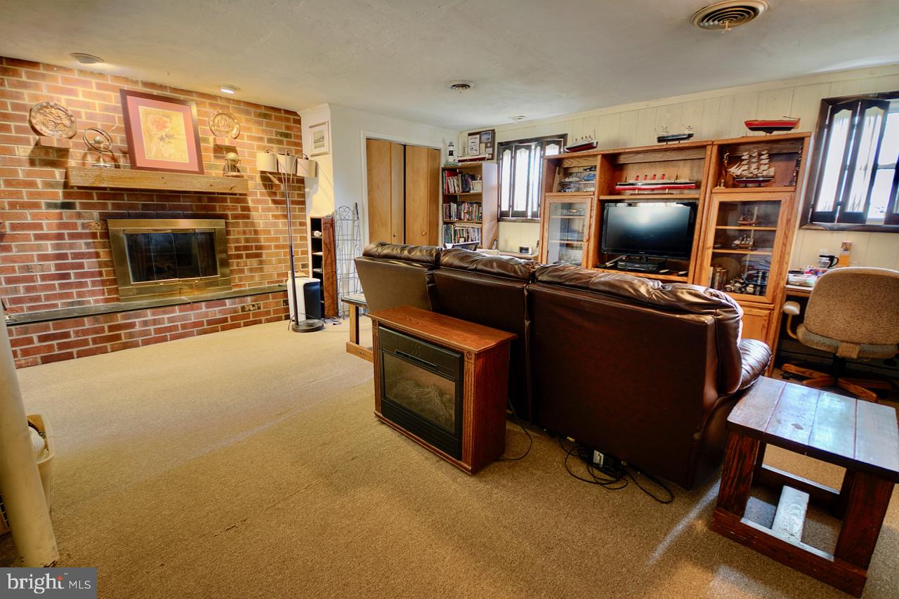 409 Achille Road Havertown, PA 19083 - Photo 8 of 20