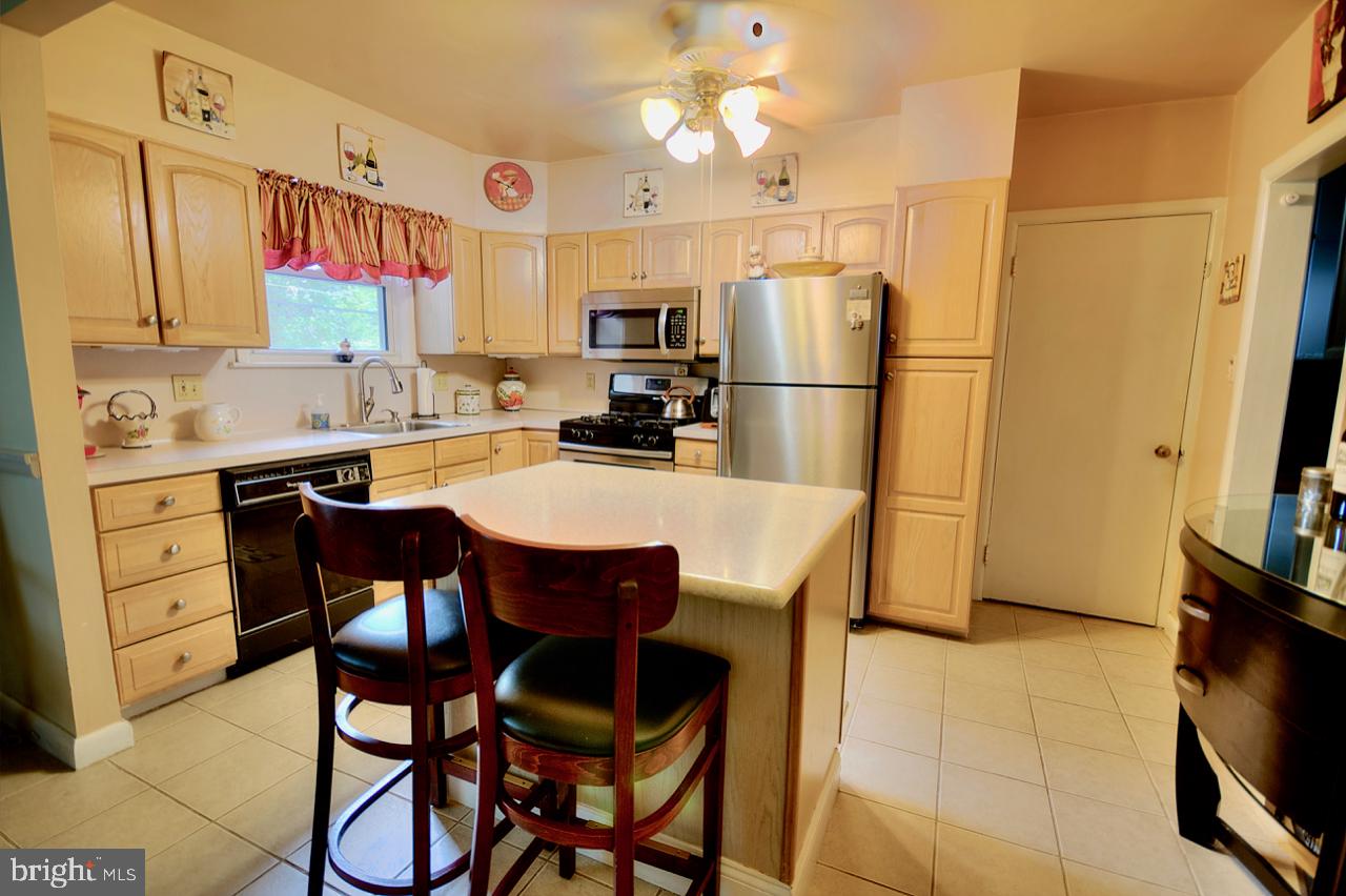 409 Achille Road Havertown, PA 19083 - Photo 10 of 20