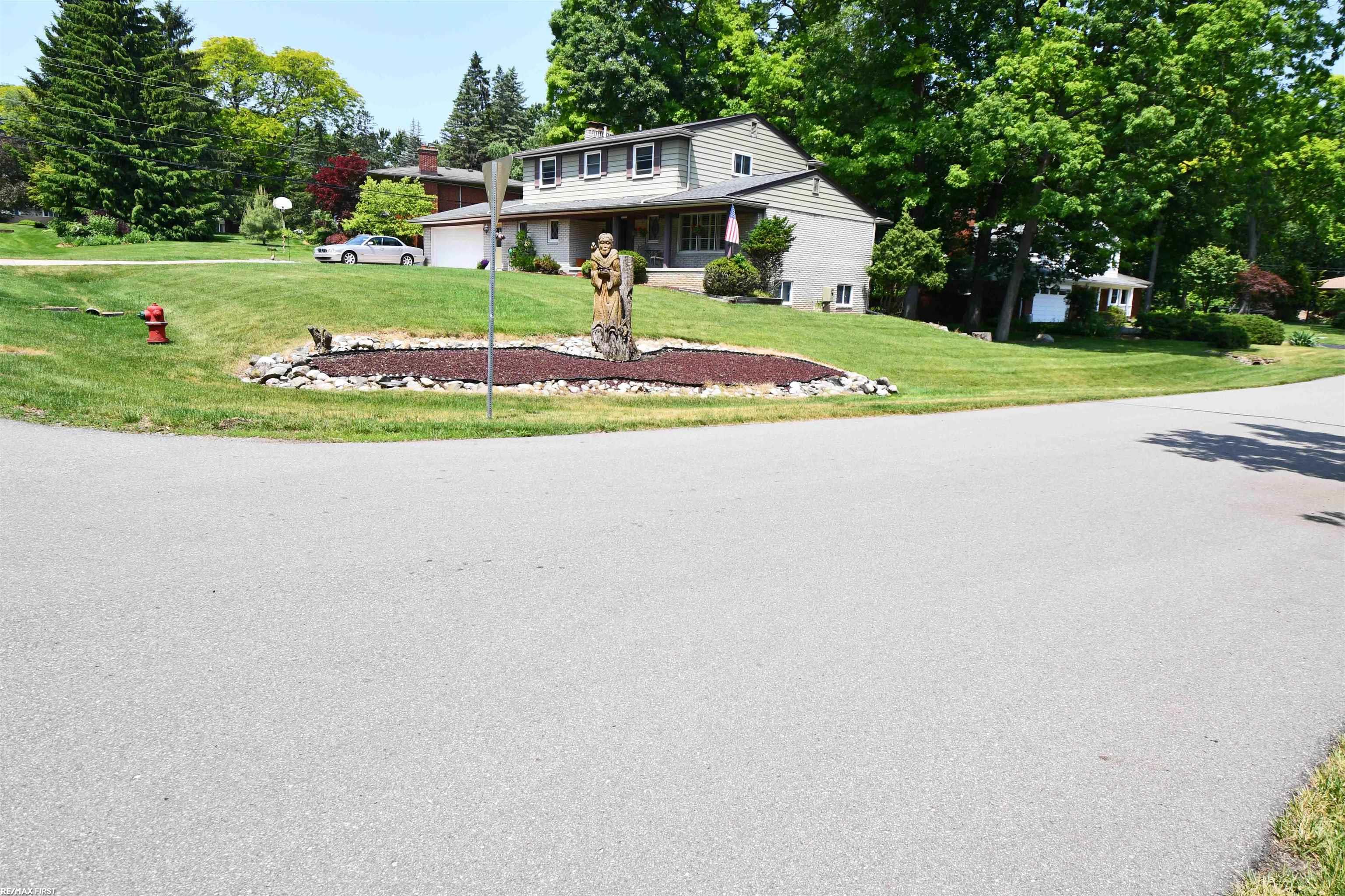 633 Lynndale Drive Rochester, MI 48309 - Photo 32 of 32 50117772-31.JPG