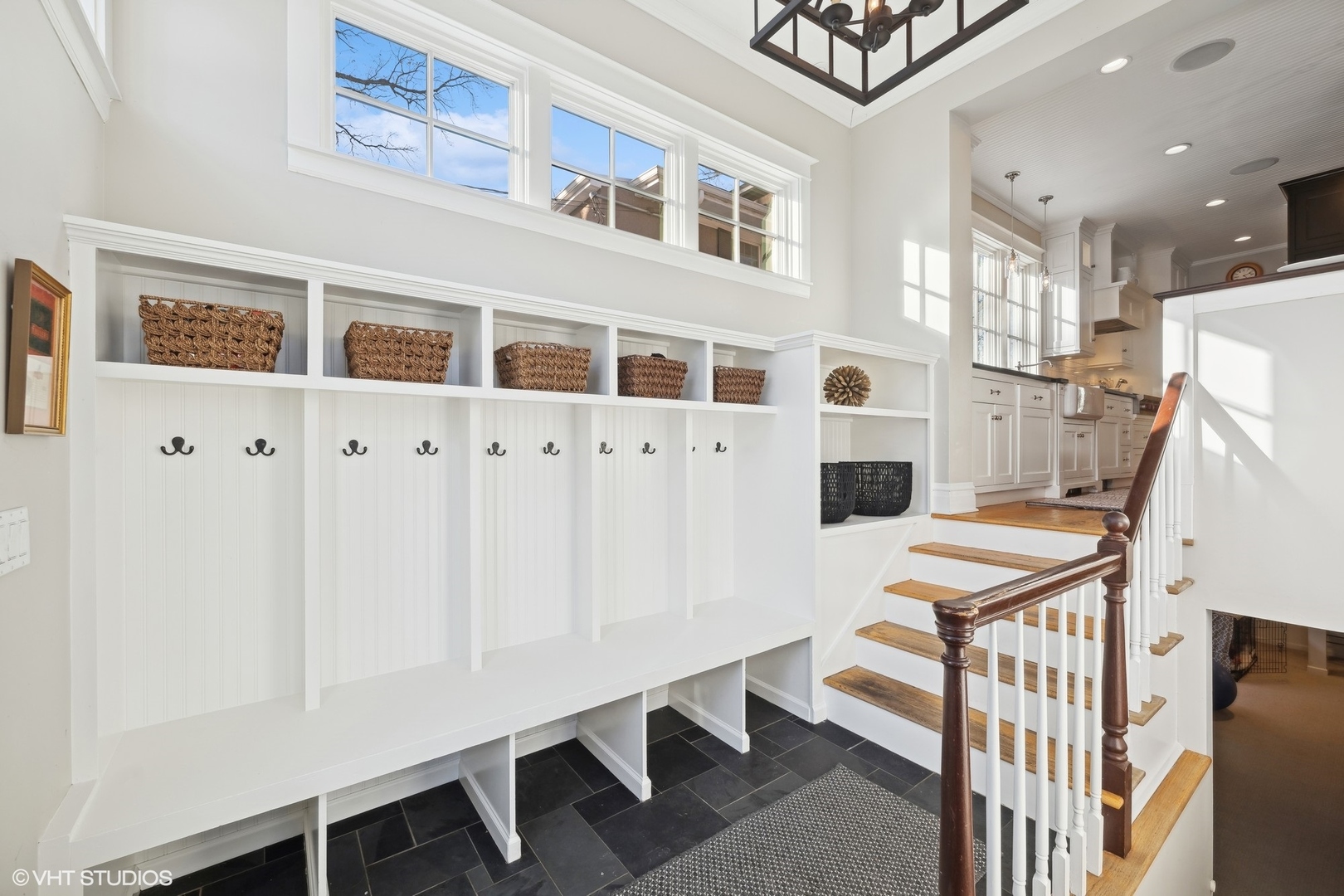 621 Maple Avenue Wilmette, IL 60091 - Photo 19 of 45 a room with furniture a rug and white walls