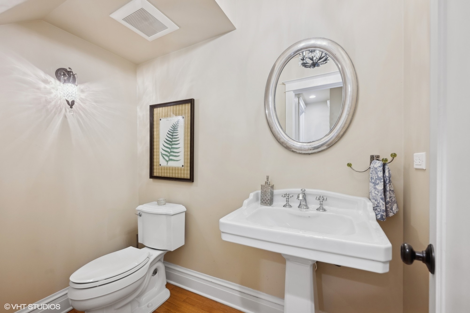 621 Maple Avenue Wilmette, IL 60091 - Photo 20 of 45 a bathroom with a toilet a sink and a mirror