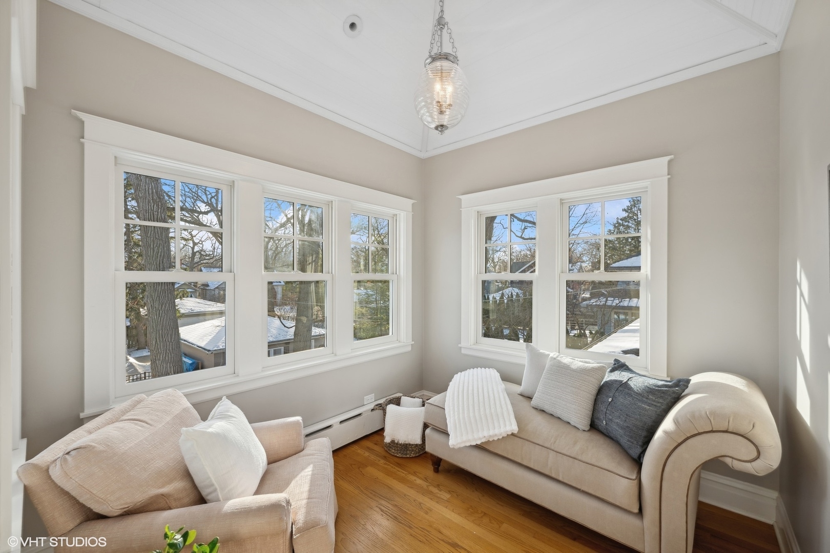 621 Maple Avenue Wilmette, IL 60091 - Photo 22 of 45 a living room with furniture and a large window