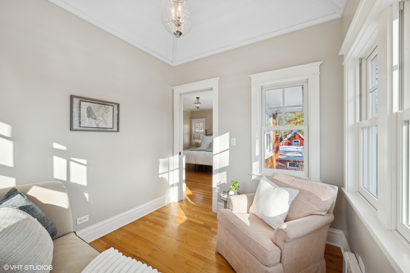 621 Maple Avenue Wilmette, IL 60091 - Photo 23 of 45 a living room with furniture and a wooden floor
