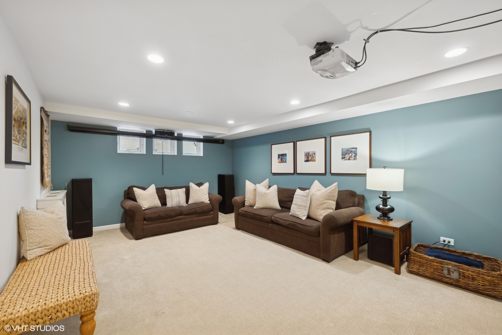 621 Maple Avenue Wilmette, IL 60091 - Photo 35 of 45 a living room with furniture and a lamp