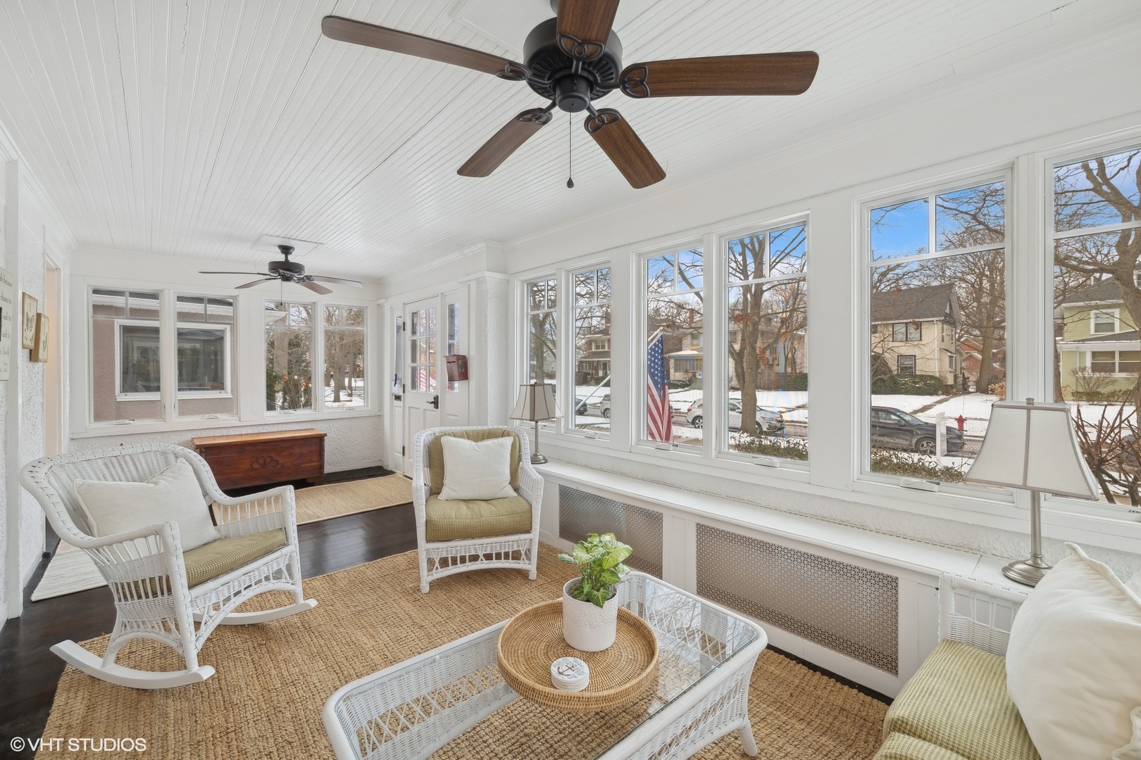 621 Maple Avenue Wilmette, IL 60091 - Photo 4 of 45 a living room with furniture and a large window