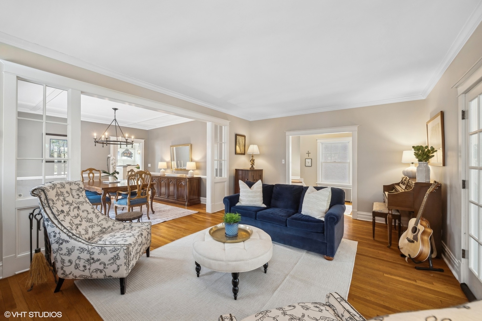 621 Maple Avenue Wilmette, IL 60091 - Photo 8 of 45 a living room with furniture and a rug