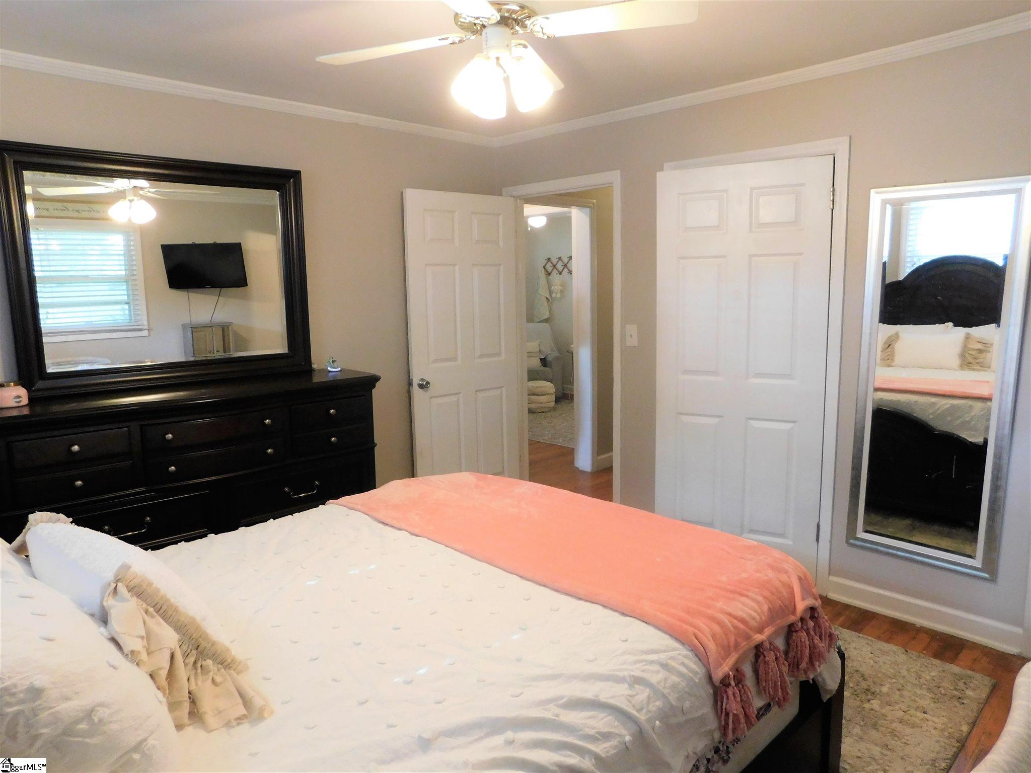 2704 East Lee Road Taylors, SC 29687 - Photo 14 of 26 Gallery Image 14