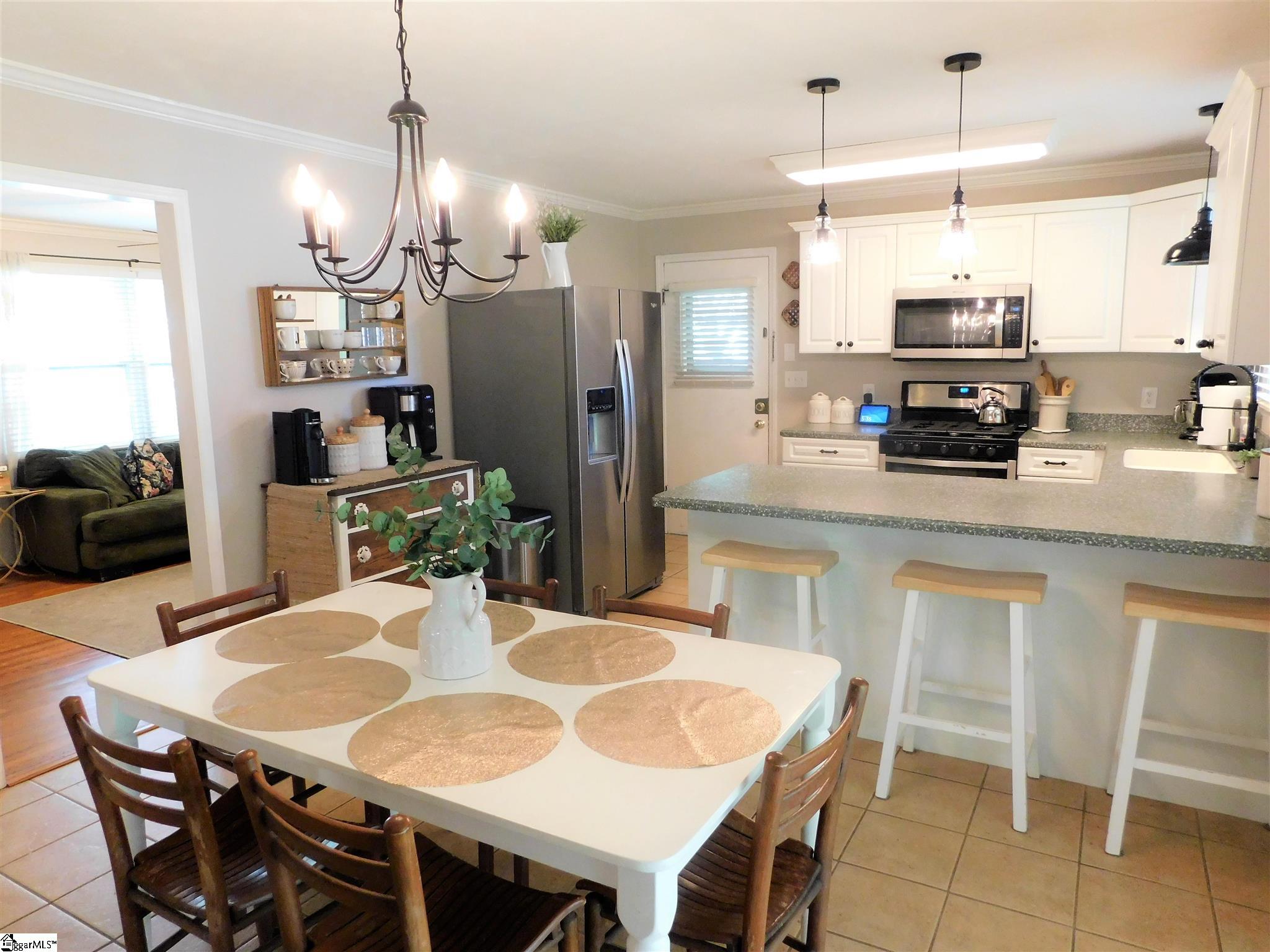 2704 East Lee Road Taylors, SC 29687 - Photo 7 of 26 Gallery Image 7
