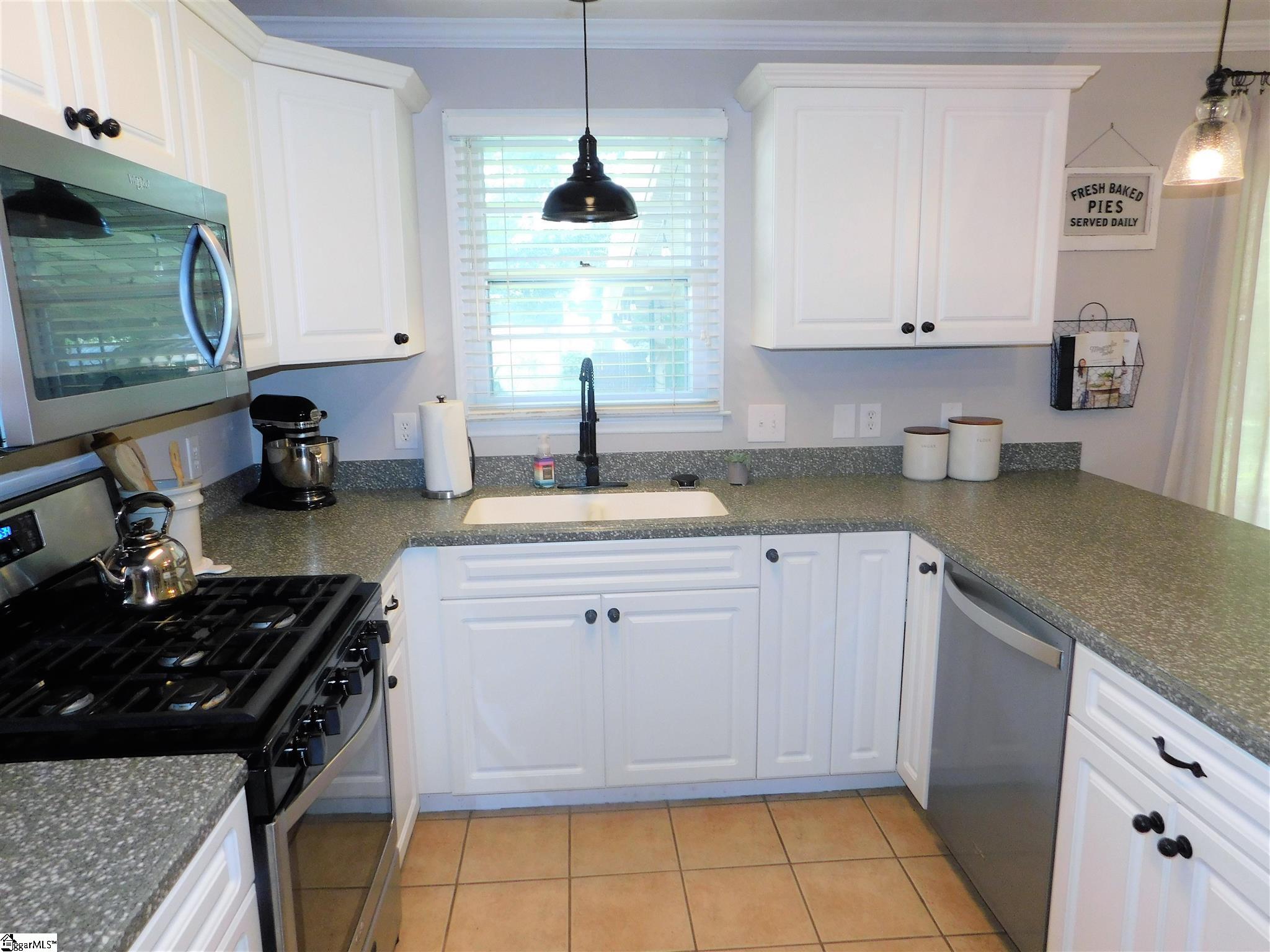 2704 East Lee Road Taylors, SC 29687 - Photo 8 of 26 Gallery Image 8