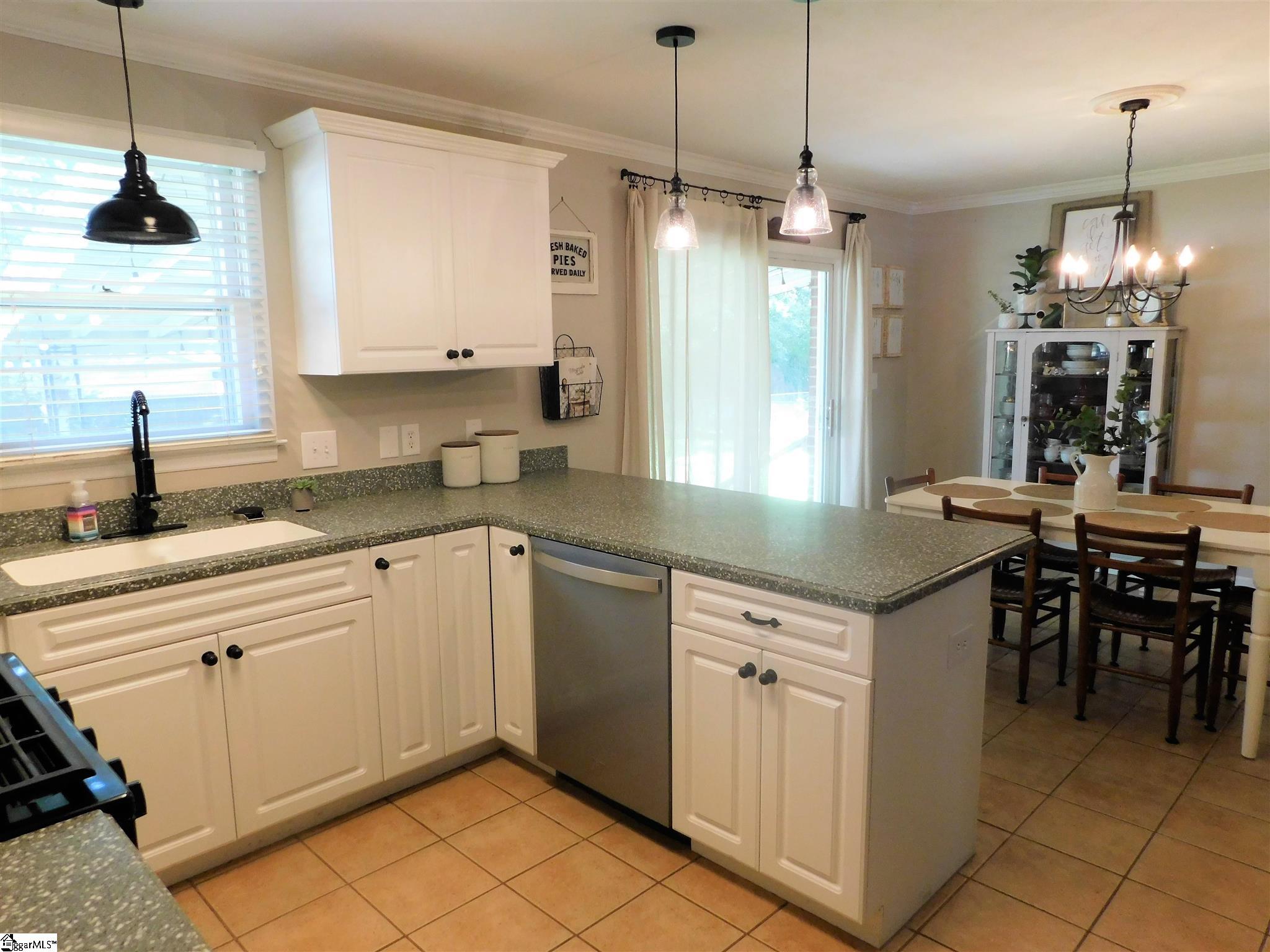 2704 East Lee Road Taylors, SC 29687 - Photo 9 of 26 Gallery Image 9