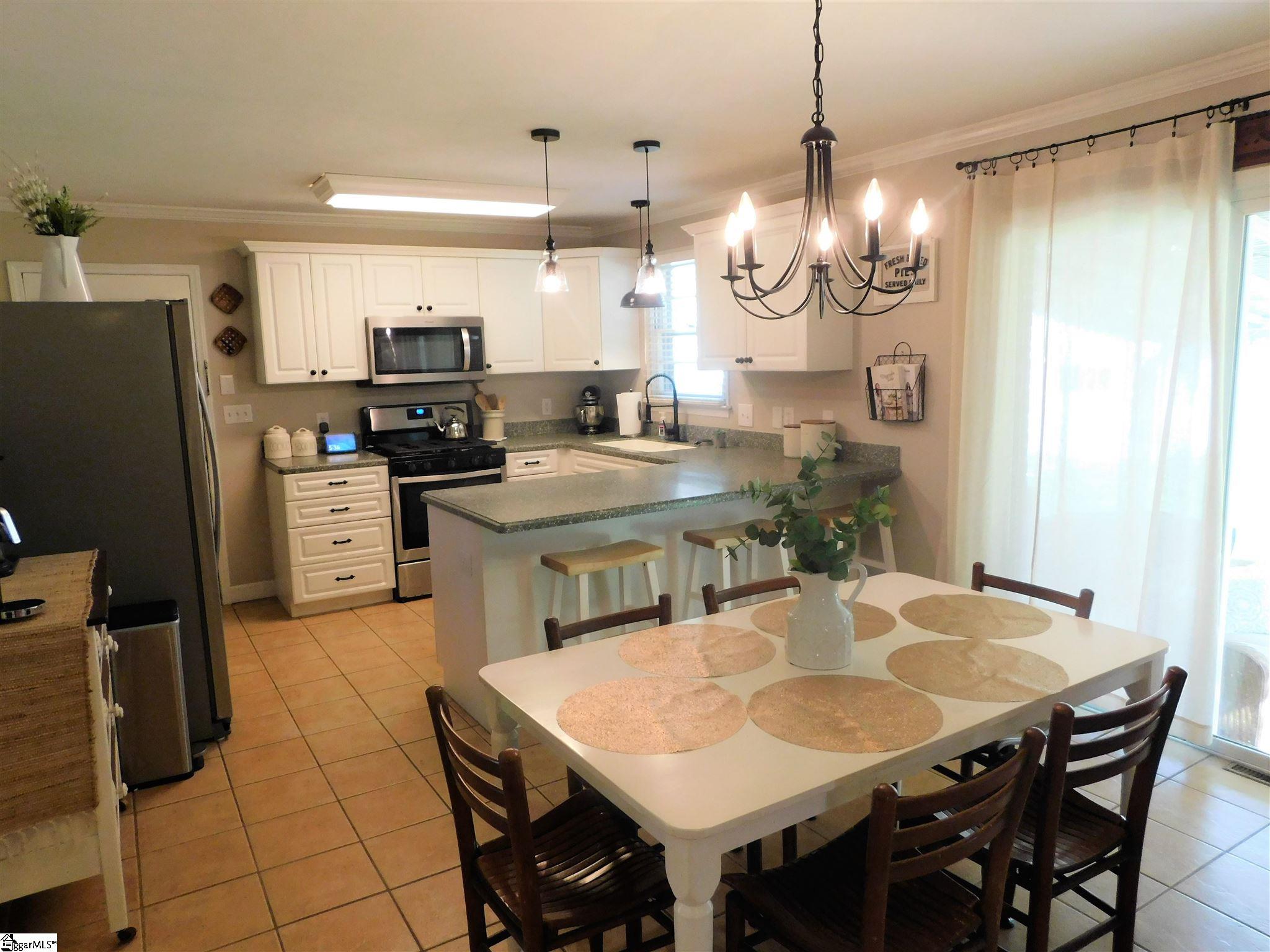 2704 East Lee Road Taylors, SC 29687 - Photo 10 of 26 Gallery Image 10