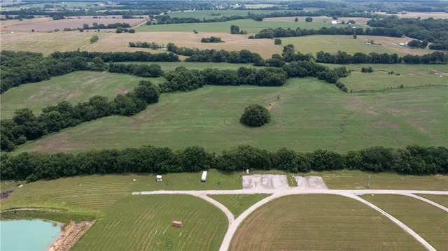 $537,600 | Tbd Northwest Tbd Nw Mm Highway, Urich, MO 64788