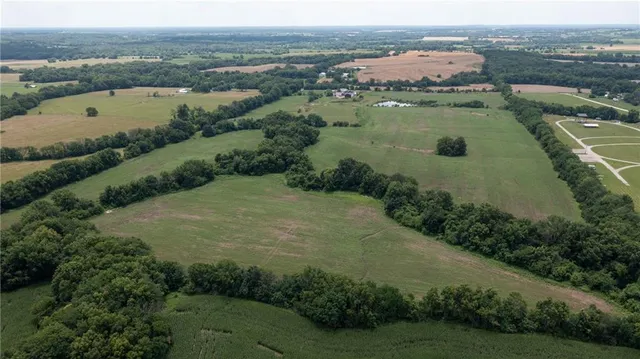 $537,600 | Tbd Northwest Tbd Nw Mm Highway, Urich, MO 64788