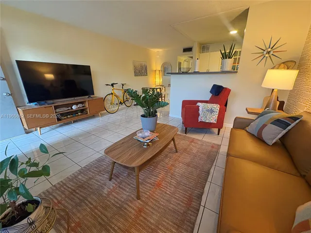 $1,550 | 13250 Southwest 4th Court, Unit 110G, Pembroke Pines, FL 33027