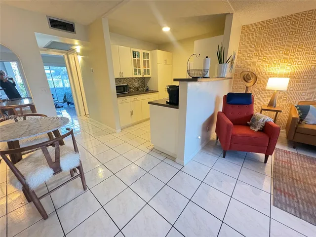 $1,550 | 13250 Southwest 4th Court, Unit 110G, Pembroke Pines, FL 33027