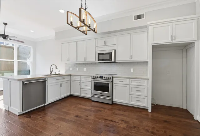 $599,000 | 7535 Olympia Drive, Houston, TX 77063