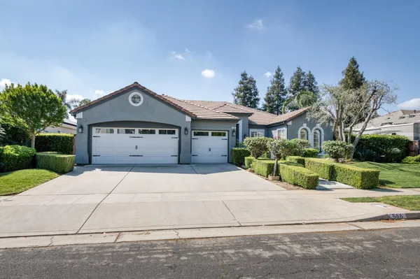 $799,900 | 566 West Enterprise Avenue, Clovis, CA 93619