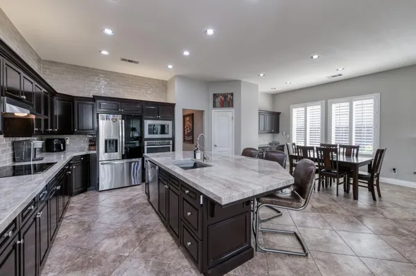 $799,900 | 566 West Enterprise Avenue, Clovis, CA 93619