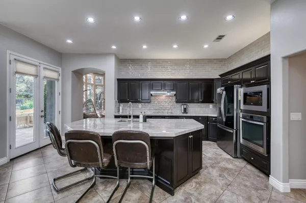 $799,900 | 566 West Enterprise Avenue, Clovis, CA 93619