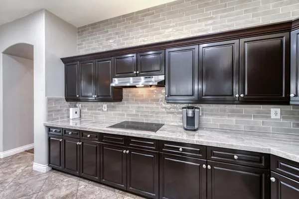 $799,900 | 566 West Enterprise Avenue, Clovis, CA 93619