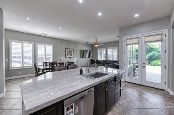 $799,900 | 566 West Enterprise Avenue, Clovis, CA 93619