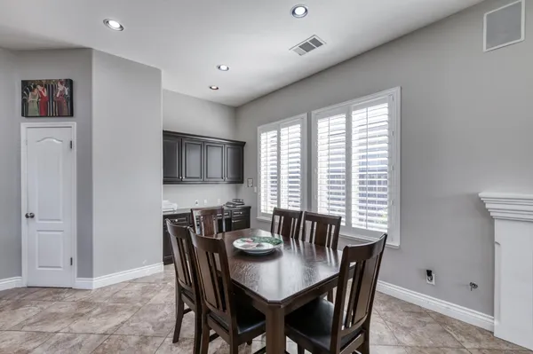$799,900 | 566 West Enterprise Avenue, Clovis, CA 93619