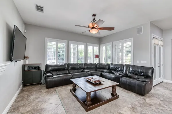 $799,900 | 566 West Enterprise Avenue, Clovis, CA 93619