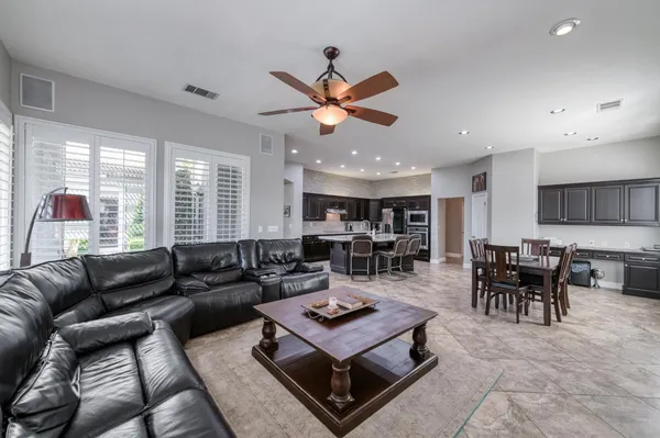 $799,900 | 566 West Enterprise Avenue, Clovis, CA 93619