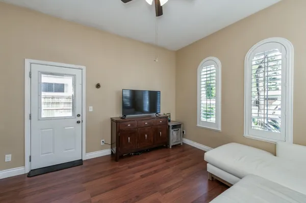 $799,900 | 566 West Enterprise Avenue, Clovis, CA 93619