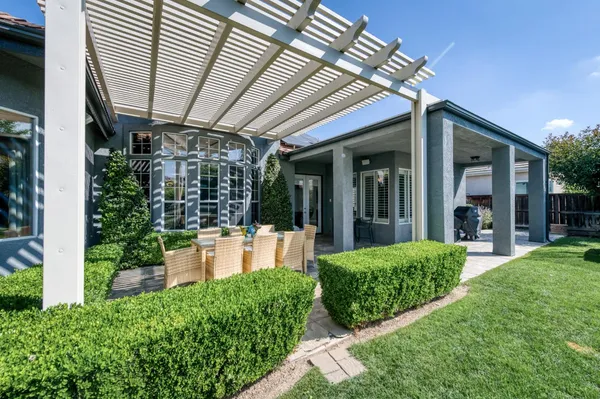 $799,900 | 566 West Enterprise Avenue, Clovis, CA 93619