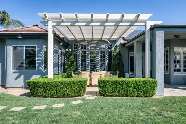$799,900 | 566 West Enterprise Avenue, Clovis, CA 93619
