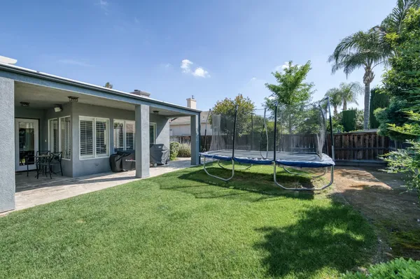 $799,900 | 566 West Enterprise Avenue, Clovis, CA 93619
