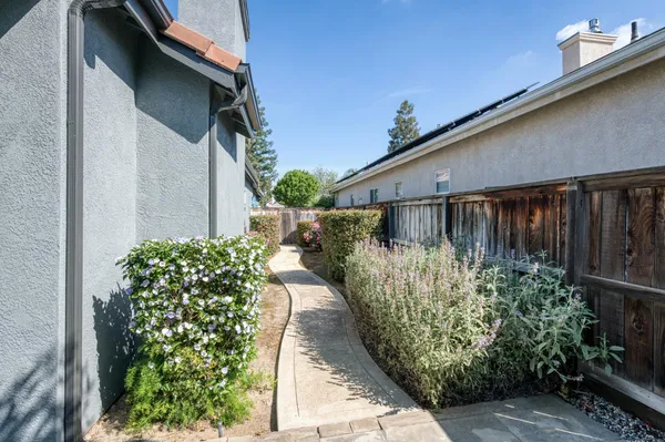 $799,900 | 566 West Enterprise Avenue, Clovis, CA 93619