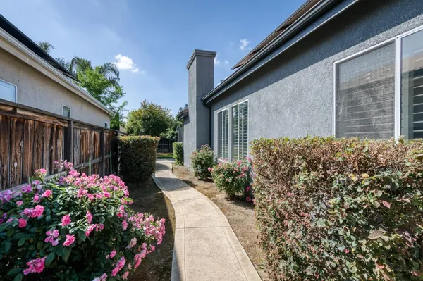 $799,900 | 566 West Enterprise Avenue, Clovis, CA 93619