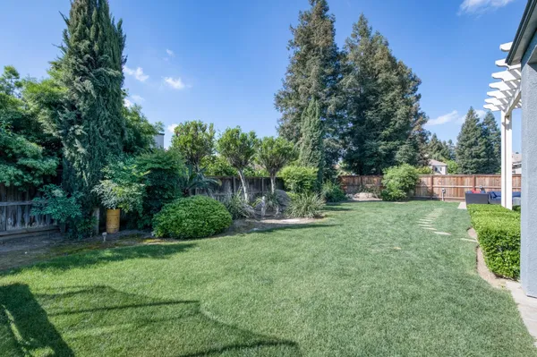 $799,900 | 566 West Enterprise Avenue, Clovis, CA 93619