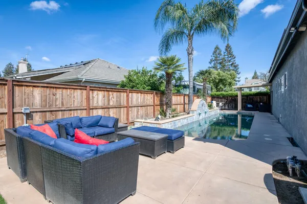 $799,900 | 566 West Enterprise Avenue, Clovis, CA 93619