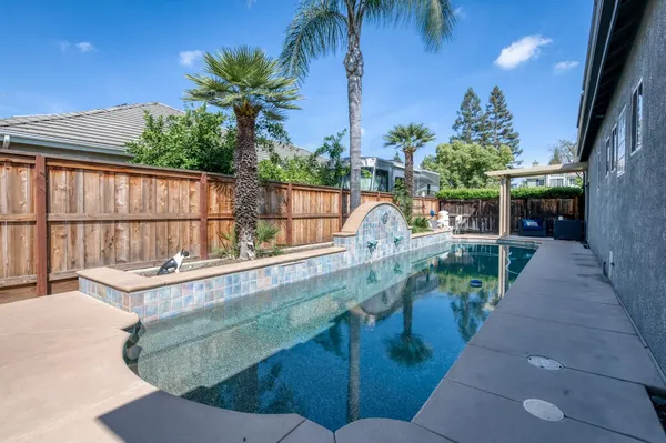 $799,900 | 566 West Enterprise Avenue, Clovis, CA 93619