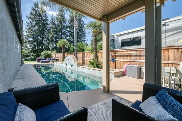 $799,900 | 566 West Enterprise Avenue, Clovis, CA 93619