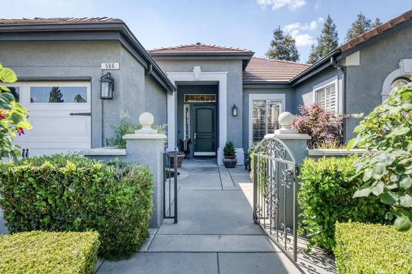 $799,900 | 566 West Enterprise Avenue, Clovis, CA 93619