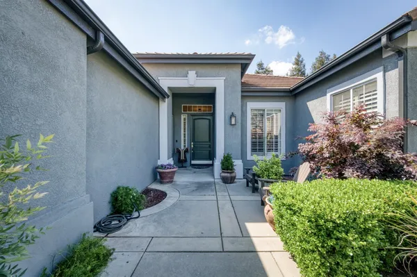 $799,900 | 566 West Enterprise Avenue, Clovis, CA 93619