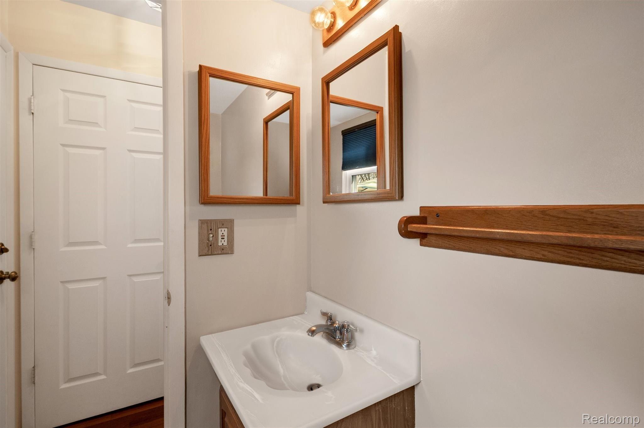 42462 Hanford Road Canton, MI 48187 - Photo 19 of 35 21-42462-Hanford-Rd-WindowStill-Real-Estate-Photography-21.jpg