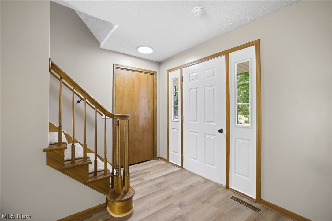 4694 Leone Road Northeast Louisville, OH 44641 - Photo 6 of 31