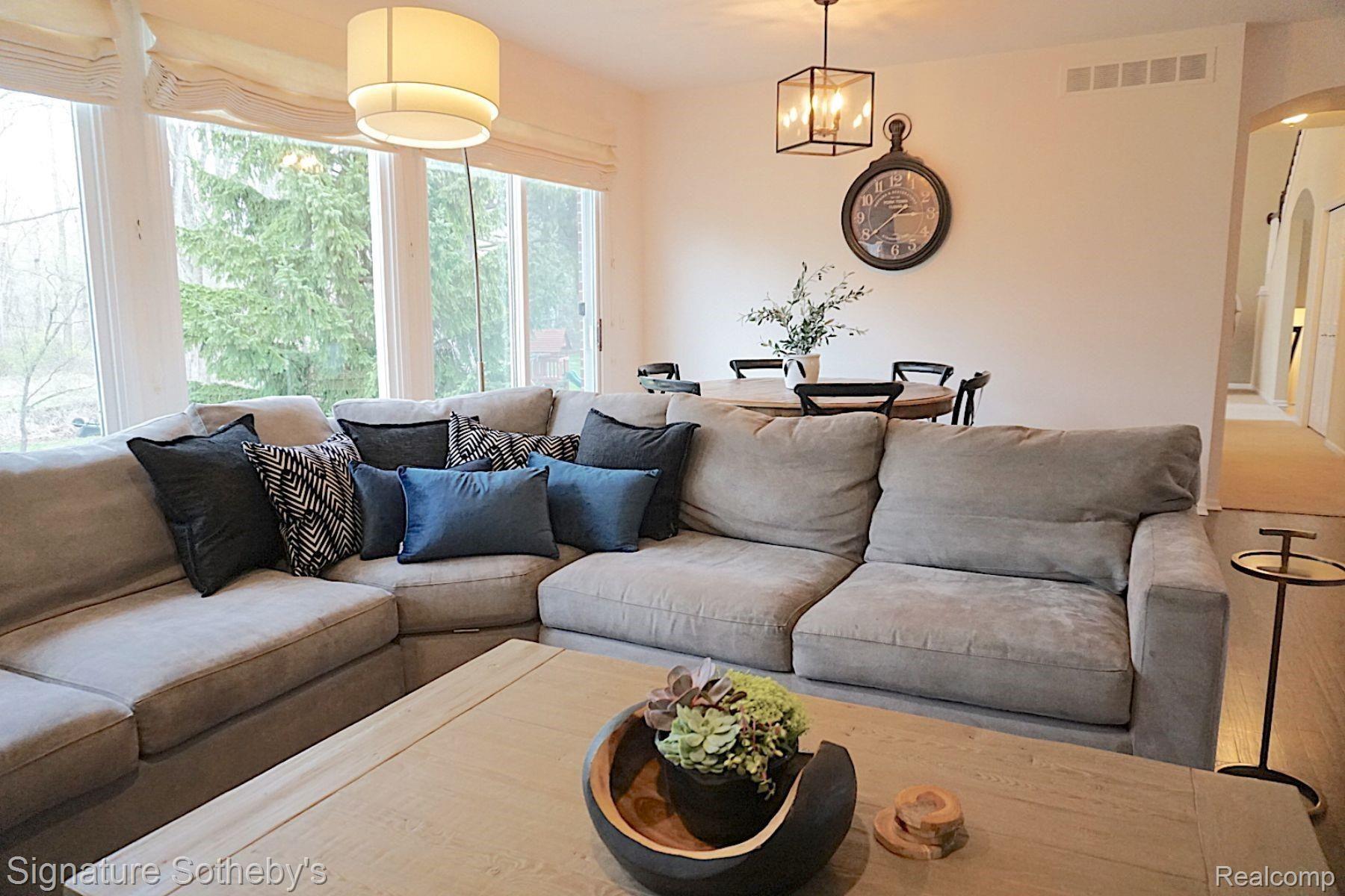 1415 Kentfield Drive Rochester, MI 48307 - Photo 36 of 49 livingroom2.jpg